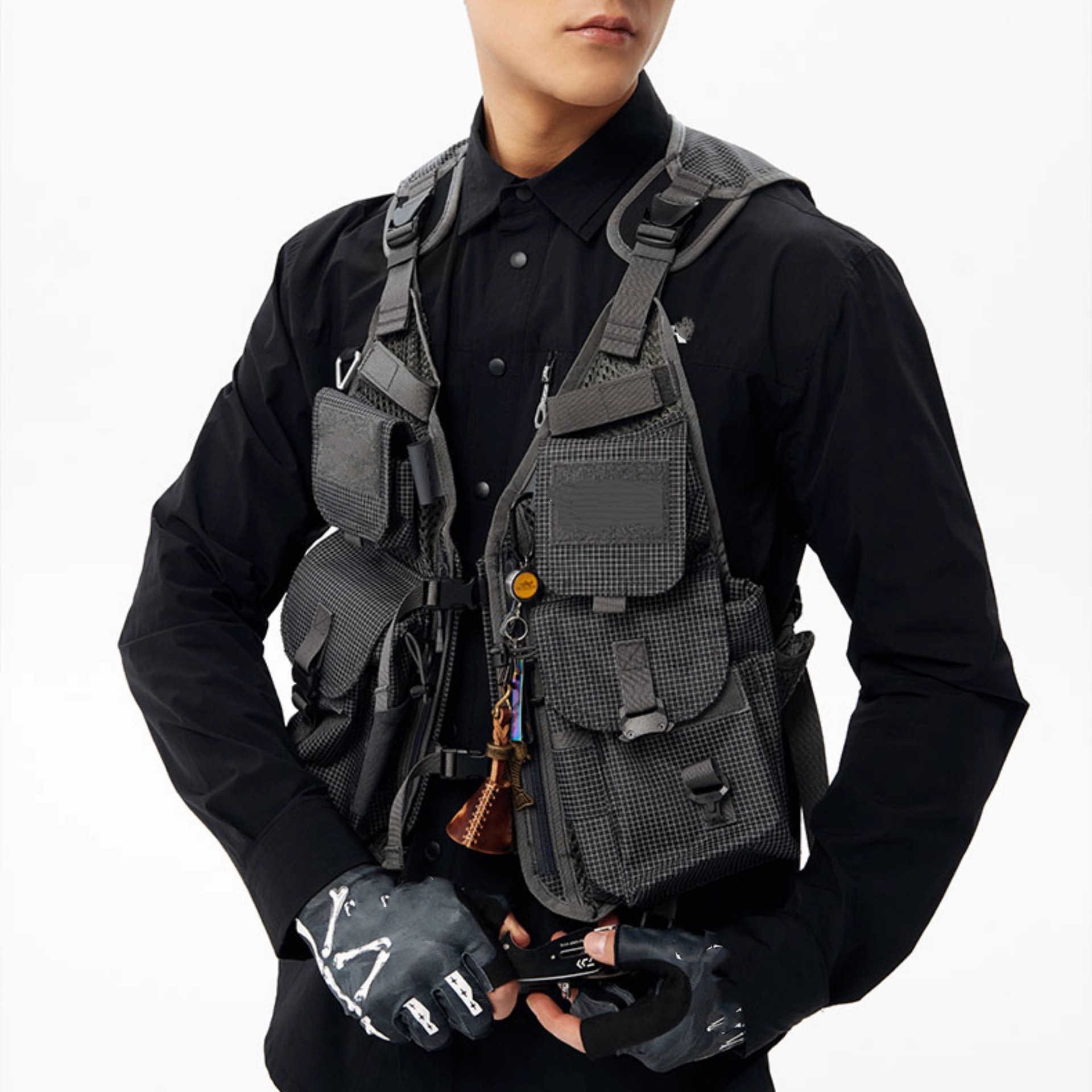 Fishing Equipment And Gear - เสื้อกั๊กตกปลาแบบยุทธวิธีสำหรับผู้ชายและผู้หญิง มีหลายกระเป๋า อเนกประสงค์ เหมาะสำหรับตกปลาแบบฟลายฟิชชิ่ง เสื้อแจ็คเก็ตลำลองสำหรับตั้งแคมป์ เดินป่า